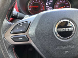 ステアリング左にはオーディオ系システムがまとまっており、運転中の快適性をサポートしてくれます。