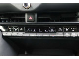 運転席と助手席、それぞれ温度調節ができ、オールシーズン快適なオートエアコンとなっております!