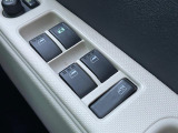【パワーウインドウ】運転席のスイッチで、各席の窓ガラスの開閉ができます!あると便利ですよね!