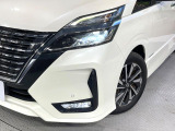 【LEDヘッドライト】悪天候や夜間走行時も良好な視界を確保し安心して運転できる高輝度LEDヘッドライトを装備!点灯速度が早く、消費電力も抑えられています。