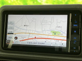 現在地を中心に周辺の道路や地名が表示され、目的地までの道筋を確認しやすい画面です。地図を見ながら行き先を検討でき、慣れない場所へのお出かけにも役立ちます。