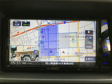 地図上に周辺の道路や施設名が表示され、現在地周辺を確認しながら目的地へ向かえます。画面上で表示範囲や縮尺を把握しやすく、初めての場所への移動や日々の道順確認にも便利です。