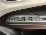【運転席ドアスイッチ回り】パワーウィンドー[ロック機構]・電動格納式リモコンドアミラースイッチがまとまっているので操作しやすいです。