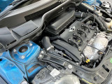 ミニ クーパーSのエンジンルームの状態です。車両の心臓部も掲載しています。