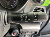 【オートライト】周りの明るさに応じて自動でヘッドライトの点灯・消灯ができる機能です!ライトの付け忘れ・消し忘れなどが無くなり、雨の日や夕方の走行も安心!トンネル通過時も便利ですね♪