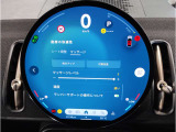 【メーターパネル】最も重要なスピード・メーターとタコ・メーターとを共に同じ位置に最大限の大きさで配置。ドライビング中のドライバーの視線を可能な限り逸らす事無く安心安全なドライビングをしてもらう拘りです