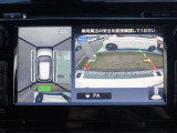 【インテリジェントアラウンドビュ-モニタ-】駐車中のクルマを、上空から見下ろしているかのような映像にして表示します。ひと目で周囲の状況がわかるため、スムースに駐車できます。