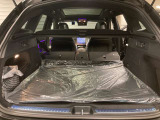 当店でお車をご購入のお客様はオーナー様専用保険「メルセデス・ベンツ保険」にご加入頂けます。飛来物によるフロントガラス破損やパンクによるタイヤ交換の際に、修理費用の一部をお支払いしております。