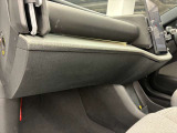 屋内展示場ですので天候が悪いときでもゆっくりとご覧頂けます。厳選された良質な中古車を取り揃えております。