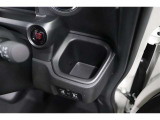 運転席カップホルダーです。