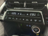 オートエアコンで快適な室内です。