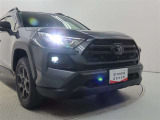 高輝度で点灯速度が速く、しかも消費電力の少ないLEDヘッドライトが装備されています!LEDの明るい光が走行中の視界の確保をサポートして、夜のドライブがより楽しく安全に運転できます♪