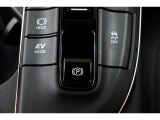 電動パーキングブレーキを搭載。スイッチ操作でパーキングブレーキを作動・解除することが可能ですので、操作の力が不要ですよ♪