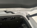 バックドアの右側のヒンジ部分!見えないところもキレイになっています!