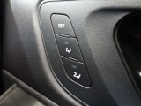 運転席メモリー機能付きシートになります。2人分まで登録ができます。