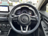 インテリアに合わせたデザインのステアリングは、運転される方のことも考え、運転しやすい形状、大きさです。是非一度、実際に触ってお確かめください。