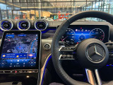 納車前整備はメーカー規定に基づき併設工場で入念に行います。メルセデス・ベンツ指定のツールと技術を用い、メーカーの研修を受けたメカニックがお客様のお車を整備いたします。神奈川運輸支局指定整備工場です。
