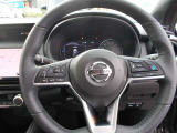ハンドルは軽やかに回り、気持ちよく運転が出来ます。また、プロパイロット搭載です。