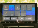 ラジオやテレビ、Bluetooth、USBなど複数のメディア項目が画面に並びます。使いたい音源を表示から選びやすく、通勤や週末のお出かけなど日常の移動で活用できます。