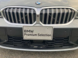 【キドニーグリル】BMWは約90年もの間、ほぼ全ての車両にひと目でBMWだと分かるこの特徴的なフロントグリルが備えられ、デザイン・アイコンとして親しまれてきました。