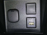 【充電用USB端子】デバイスの充電に便利です。※実際の接続端子は写真で確認or店舗までご気軽にお問合せください♪