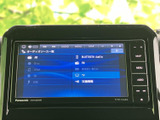 FMやBluetooth Audio、テレビなどの音源を一覧で確認でき、選択肢が画面上で分かりやすく表示されています。使いたい音源を見つけやすく、日々の移動で便利に活用できる装備です。