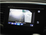 ◆マルチビューカメラシステム◆運転席から見づらい前後左右を、ナビ画面の映像で確認。見通しの悪い交差点や狭い道でのすれ違い、駐車などをサポートします。
