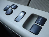 ビジネスカーでも快適装備は外せません。運転席&助手席はパワーウインドウです。(挟み込み防止機能付き)。