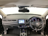 【前方視界】開放的な前方視界!運転がしやすく疲れにくいです♪窓が大きく、見通しがとっても良いおクルマですよ♪