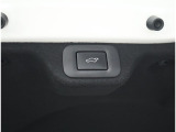パワーバックドア装備!リヤゲートのスイッチを押すだけでバックドアが閉まります!運転席周りからも開閉の操作ができます♪