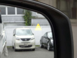 「後側方車両検知警報」付き。斜め後ろから近づく車両を検知したら、ミラーにマークが光り知らせてくれます☆