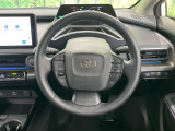 インテリアに合わせたデザインのステアリングは、運転される方のことも考え、運転しやすい形状、大きさです。是非一度、実際に触ってお確かめください。