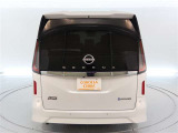 バックガイドモニターで、後方を確認しながら安心して駐車することができます。運転初心者も熟練者も必須の機能ですよ!