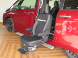 セレナ 1.4 e-POWER ハイウェイスターV セカンドスライドアップシート 
