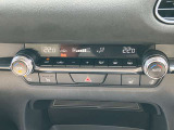 車内快適オートエアコン。大きなダイヤル式で操作性も良好です