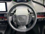 インテリアに合わせたデザインのステアリングは、運転される方のことも考え、運転しやすい形状、大きさです。是非一度、実際に触ってお確かめください。