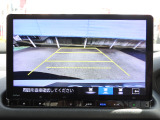 ★バックカメラ★初心者の方や運転に自信のない方でも安心して車庫入れができるリバース連動リアカメラが装着されています。狭い駐車場はもちろん、雨の日や夜間でもストレスなく運転していただけます。