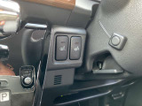 運転席の左側にシ-トヒータースイッチ装備です。