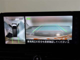 パノラミックビューモニター付きです。車両を上から見たような映像をモニター画面に表示。運転席からの目視では見にくい、車両周辺の状況をリアルタイムでしっかり確認できます。