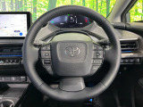 【ステアリングヒーター】冬場に冷たくなりやすい革巻きステアリングを、スイッチ一つで素早く適温に!エアコンよりも早く温まってくれるので、寒い日の運転も快適になりますね♪