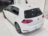 鮮やかなテールランプと一目でVWとわかる後ろ姿です!