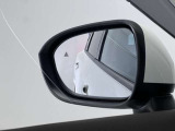 【ブラインドスポットモニター】車線変更時などに死角となる斜め後ろの車を検知できます。