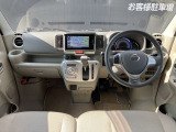 前席内装の全体像です。是非実車をご覧にお越し頂き実際にお座りください。