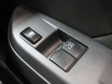 ビジネスカーでも快適装備は外せません。運転席&助手席はパワーウインドウです。(挟み込み防止機能付き)