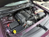 6.4L V8エンジン搭載のMT車両です。