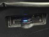 【ETC】有料道路を利用する際に料金所で停止することなく通過できる、ETC車載器(ノンストップ自動料金収受システム機器)が装備されています。セットアップを行うことで利用可能になります。