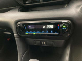 オートエアコンは温度を設定するだけで、自動で風量などを設定してくれます。運転しながら操作も必要ないので、安全性も向上します。