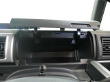 運転席小物入れで室内スッキリ♪