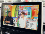 テレビ番組を停車中に視聴でき、休憩時間などに車内で過ごす際の楽しみになります。画面には番組映像が表示され、映像や音声を楽しめる装備として日常に活用できます。
