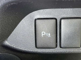 コーナーセンサーを車の前後に装備。障害物までの距離に応じて警告音を変えてお知らせ。縦列駐車時や駐車場・車庫などでの取り回しをサポートします。詳細は販売店スタッフまでおたずねください。